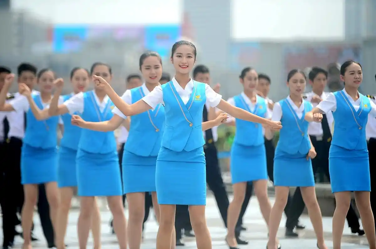 #搜索话题12月创作挑战赛#当空姐需满足啥条件？外貌形象很关键