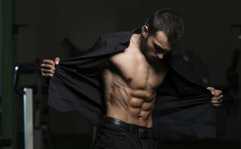 男士服装怎么搭配更有型？掌握这些技巧轻松应对约会等场合