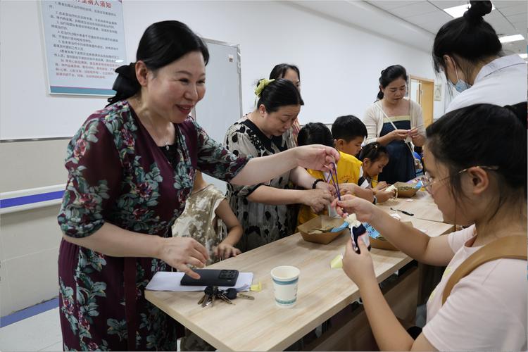 记者深入体验医药代表工作，揭秘利益输送及提成情况